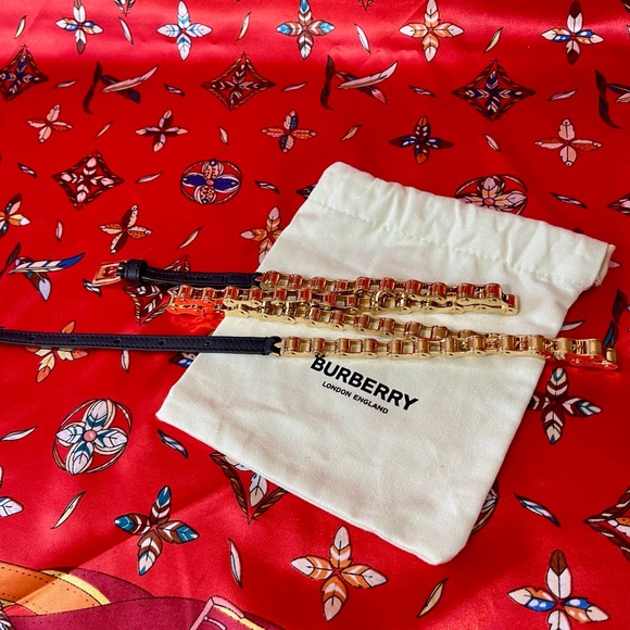 Burberry Black and Gold Chain Belt - Picture 6 of 11
